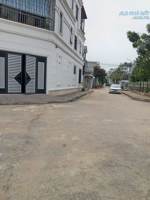 Bán 71m2 đất dịch vụ tại Thạch Thất, chỉ 3.4 tỷ
