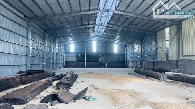 Cho thuê 1.080m2 xưởng cuối đại lộ thăng long